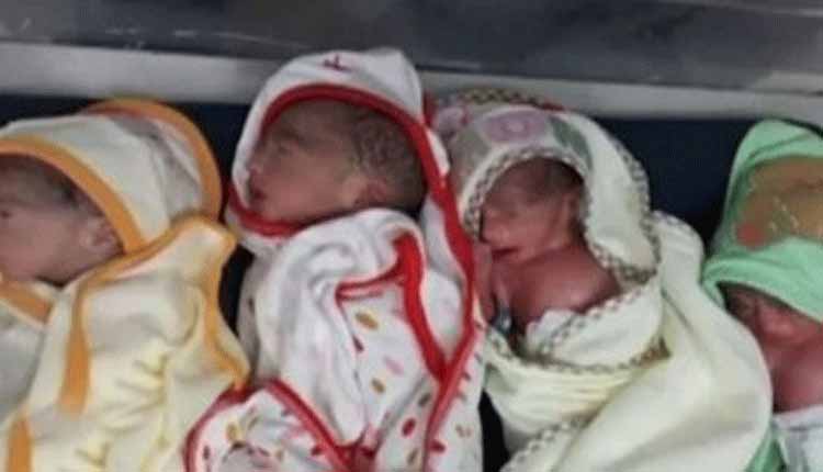 In Lahore, a woman gave birth to 4 daughters at the same time