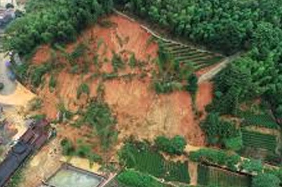 Landslides with heavy rains in China, 8 people died