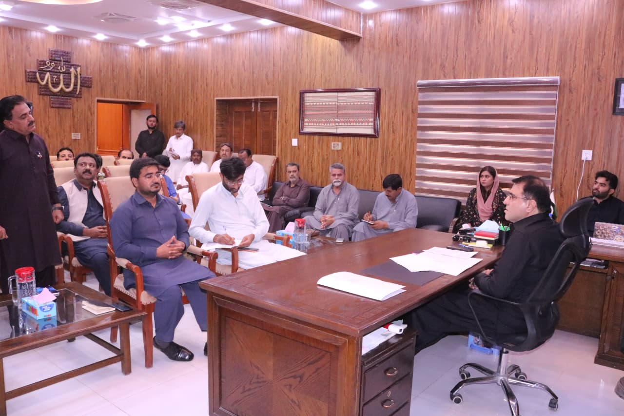 DC Tharparkar Chairs Emergency Meeting to Prepare for Forecasted Stormy Rains