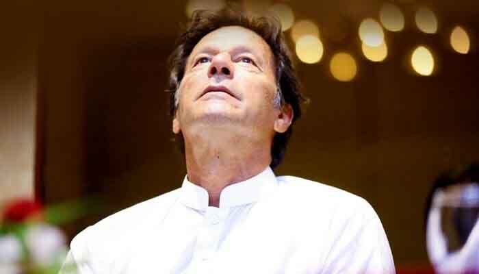 عمران خان نے پارٹی چھوڑنے والے ارکان کی بنیادی رکنیت ختم کر دی