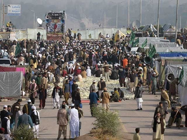 فیض آباد دھرنا کیس: آئی بی اور پیمرا کے بعد وفاقی حکومت کا نظرثانی درخواست واپس لینے کا فیصلہ