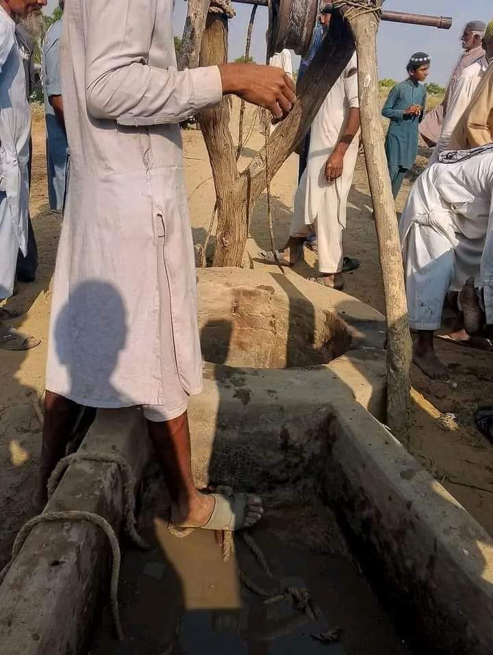 ٿر جي ڳوٺ ۾ پراڻي کوه جي صفائي ڪرڻ دوران ساھ ٻوساٽجڻ سبب 3 ڳوٺاڻا فوت