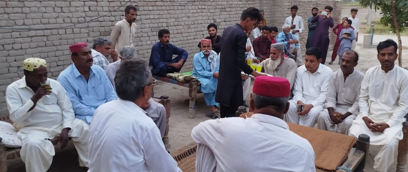خانپور ويجهو ڳوٺ حبل سيٺار ۾ سيٺار برادري ۾ هلندڙ تڪرار جي خاتمي لاءِ امن قافلو پهتو
