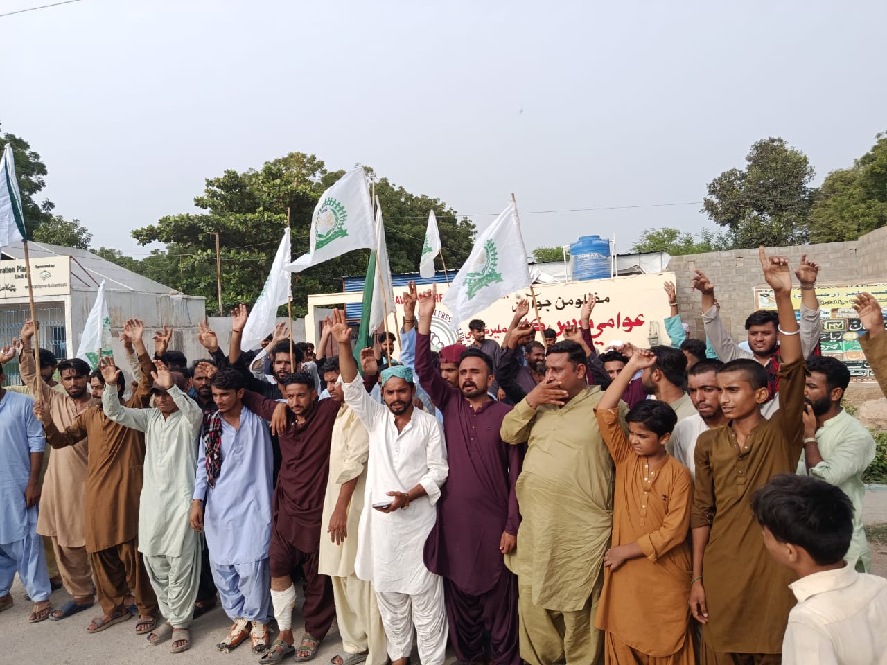 ملير ۾ خانگي ڪارخاني مان سپروائيزر کي نيڪالي، رهتون گهرڻ تي تشدد بعد مٿس مبينا فائرنگ