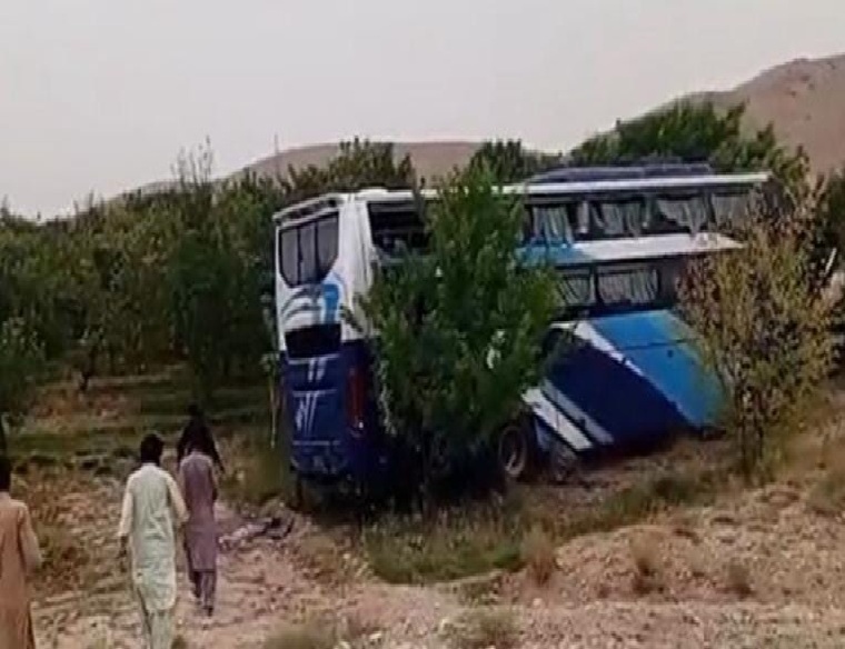 قلات میں مسافر کوچ پر فائرنگ، 3 افراد شہید متعدد زخمی