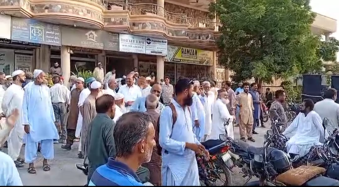 ملير: گلشن حديد ۽ اسٽيل ٽائون ۾ 15 ڏينهن کان پاڻي بند، رهواسي روڊن تي نڪري آيا