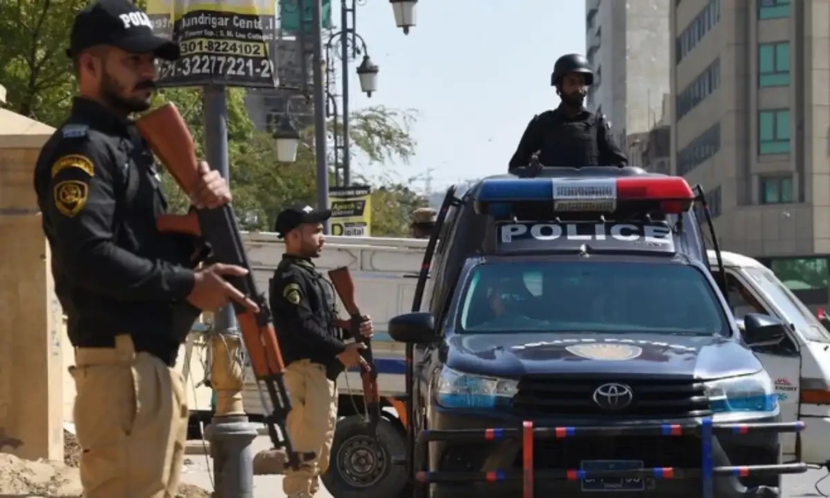 عمرڪوٽ ۾ 5 منشيات فروش گرفتار، آئيس، چرس ۽ سفينا هٿ