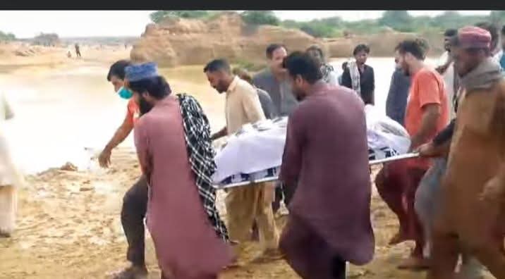 ملير ۽ ڪونڪر ندين ۾ ٻڏي ويل  8 ڄڻن مان  5 لاش هٿ، 3 جي ڳولا جاري