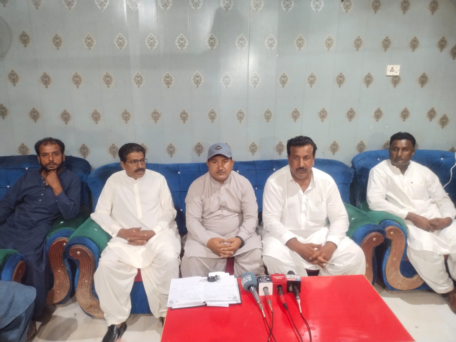 نوشہروفیروز میں ایس ٹی آر پالیسی کے خلاف اساتذہ سراپا احتجاج