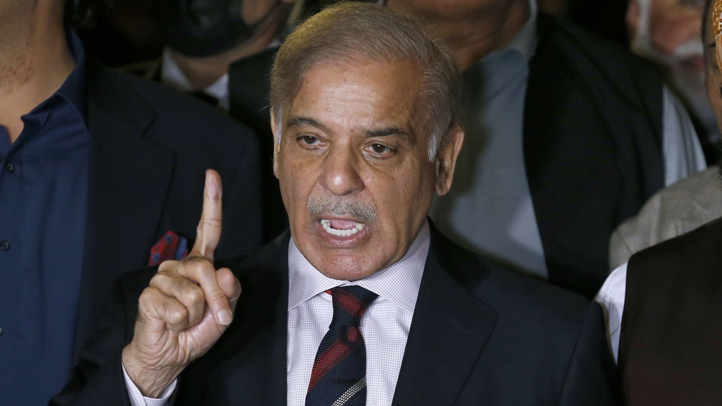 وزیراعظم کا اعلان: ملک بھر میں گھریلو صارفین کے لیے گیس کنکشنز بحال کرنے کا فیصلہ