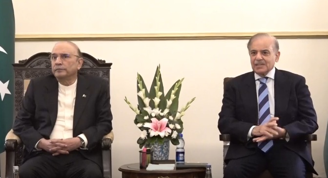 صدرِ مملکت آصف علی زرداری سے وزیراعظم محمد شہباز شریف کی ایوانِ صدر میں ملاقات