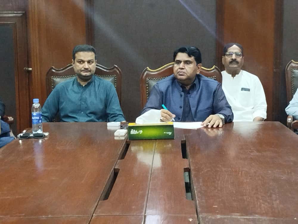 شڪارپور ۾ ڊي سي جي صدارت هيٺ سارين جي واپارين، زميندارن ۽ هارين جي گڏجاڻي