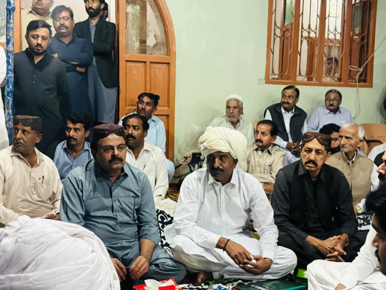 پٿورو ۾ حاجي عبدالحق آريسر جو ٽيجهو، سندس پٽ جهانگير آريسر کي پڳ ٻڌائي وئي