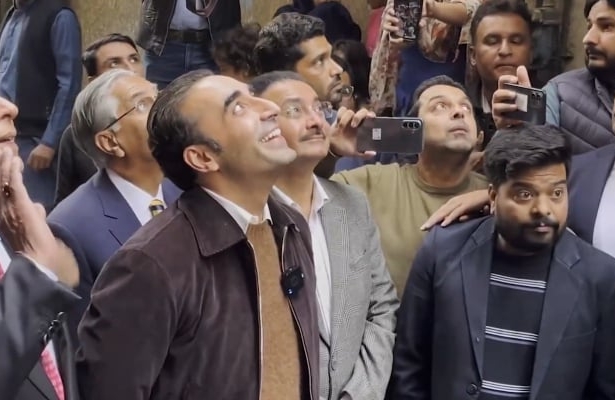 لاہور: بلاول بھٹو اور رہائشی خاتون کے دلچسپ مکالمے کی ویڈیو وائرل