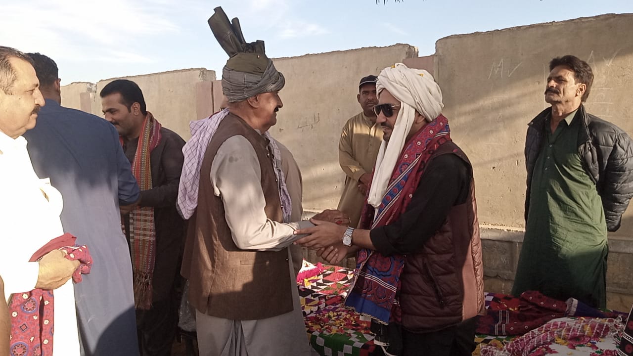 مڪلي پوليس لائين ۾  پيپلز پارٽي جي اڳواڻ محبوب عالم شاهه جي مان ۾ آجياڻو