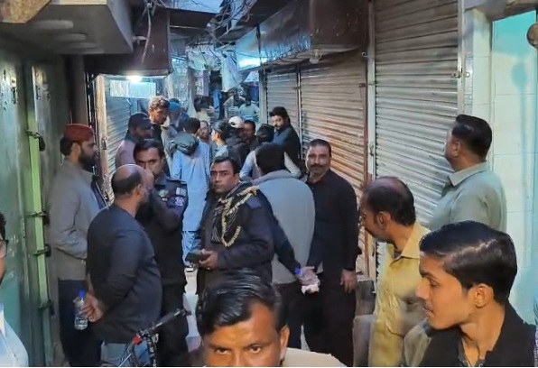 ٺٽي جي سونارا بازار ۾ دڪان مان ڪروڙين رپين جي چوري، واپارين جو احتجاج