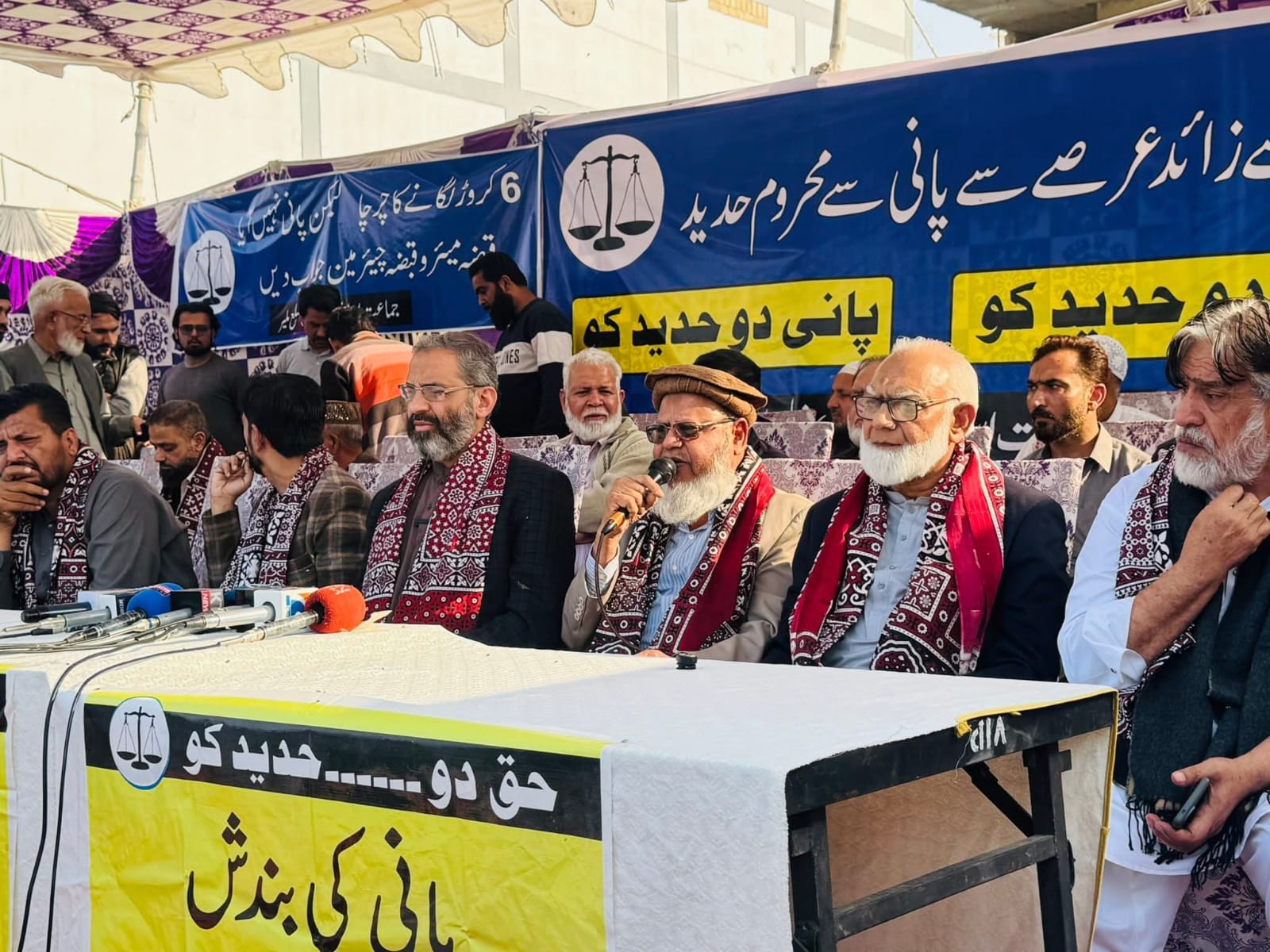 6مهينن کان گلشن جا رهواسي پئسن تي پاڻي خريد ڪرڻ تي مجبور آهن: منير ظفر خان