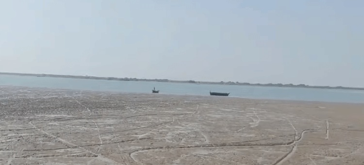 کراچی سے شکار کے لیے جانے والے 8 افراد کیٹی بندر کے قریب سمندر میں ڈوب گئے