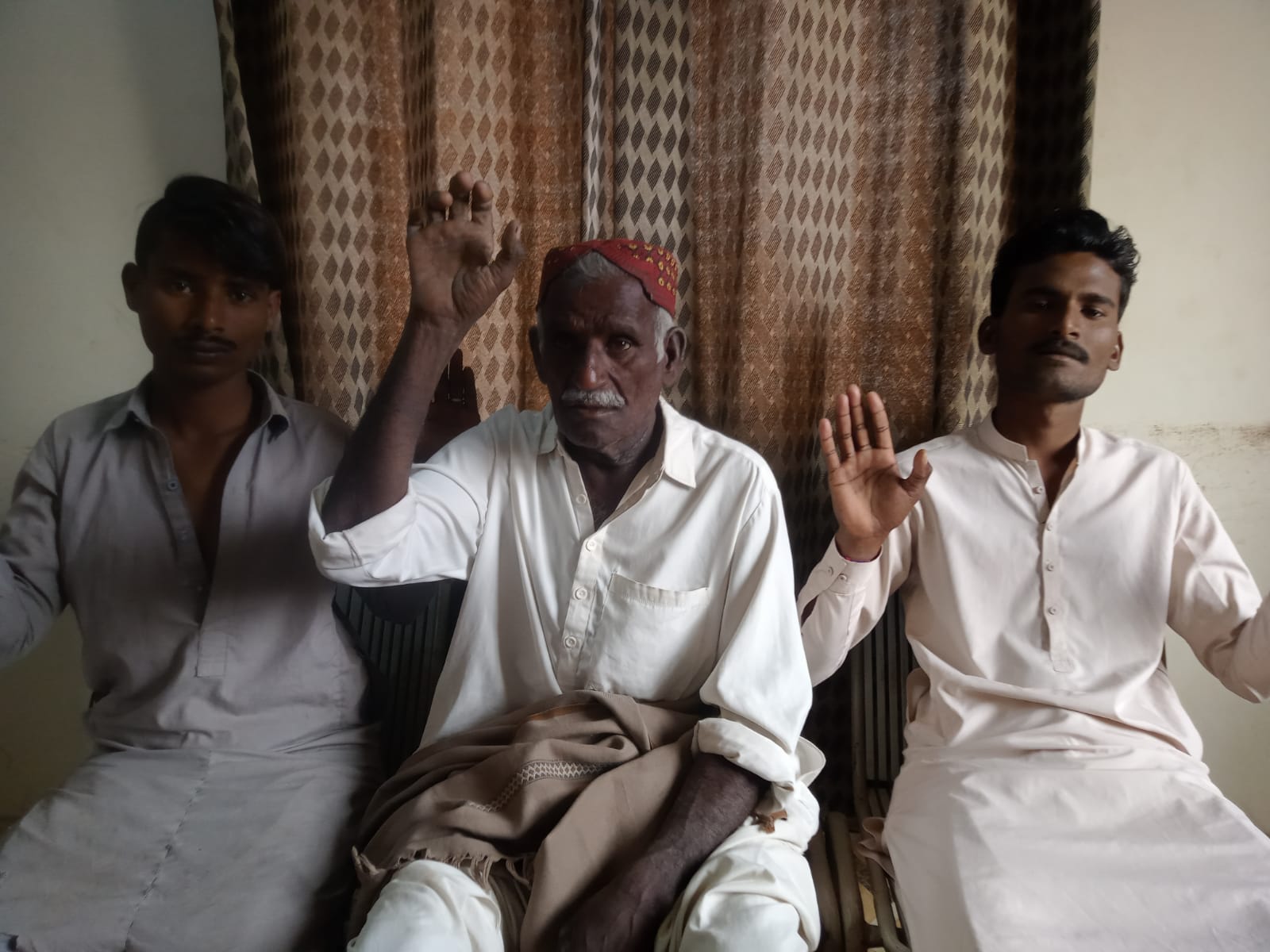 عمرکوٹ میں گاؤں کنہار کے رہائشیوں کا پلاٹ پر مبینہ قبضے کے خلاف احتجاج