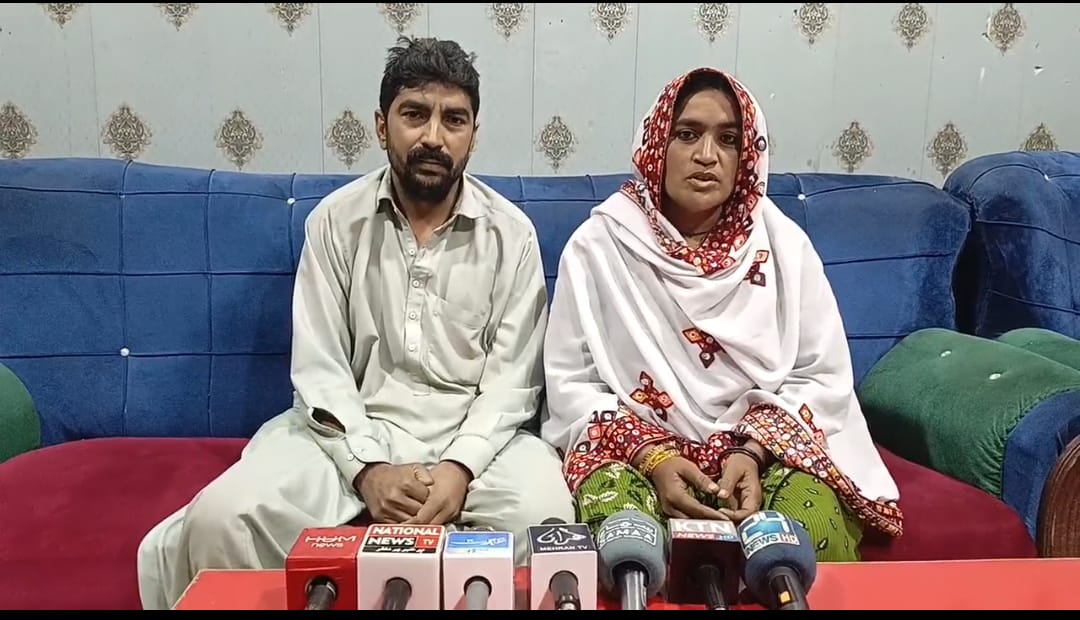 نوشهروفيروز ۾ دالي واسي ڀاءُ ڀيڻ جو بااثرن خلاف احتجاج