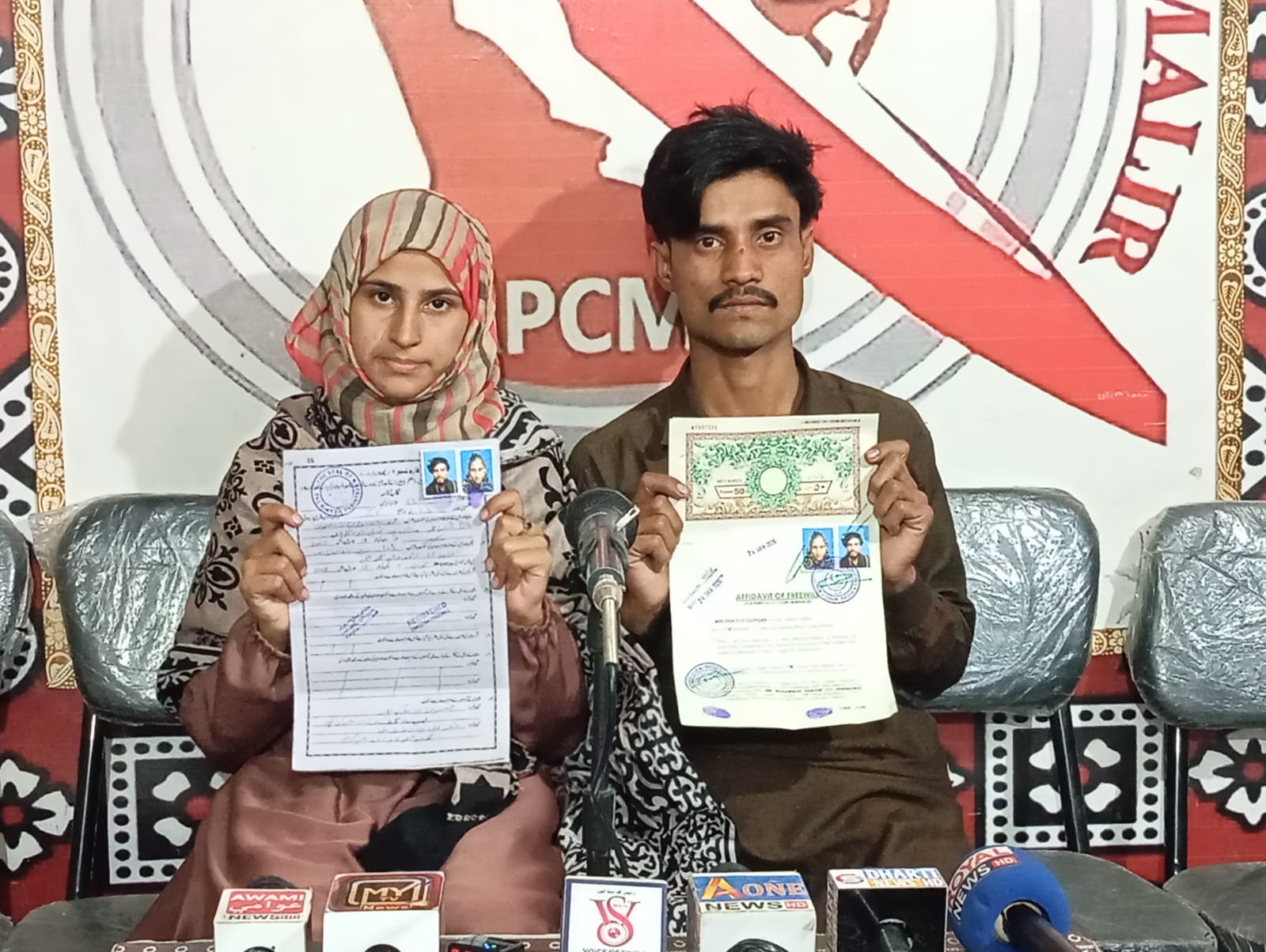 پنوں عاقل کے جوڑے کا کراچی میں پسند کی شادی کے بعد احتجاج