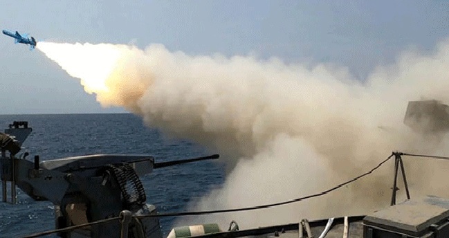 امریکی بحری جہاز آبنائے ہرمز پہنچ گیا، ایران نے فوجی مشقوں کا اعلان، سعودی عرب نے فضائی حدود دینے سے انکار