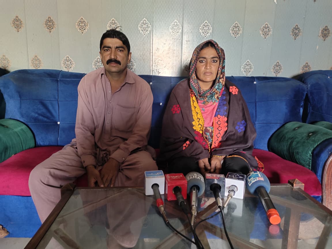 نوشهروفيروز ۾ ڀاءُ ڀيڻ جو گهر تي مبينا قبضي خلاف احتجاج