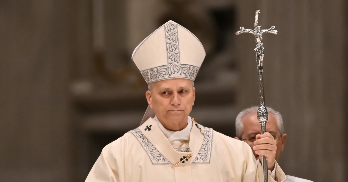 مرد اے آئی چیٹ بوٹ گرل فرینڈز سے جذباتی تعلق قائم نہ کریں: پوپ کا انتباہ