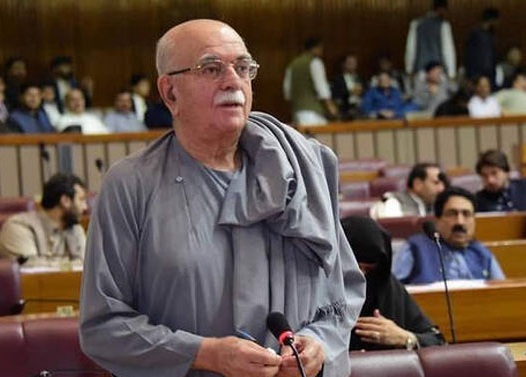 آئینی حدود میں رہنے والی فوج کو سلام، مگر کیا یہ پارلیمنٹ مارشل لا کو جائز قرار دینے کے لیے ہے؟: محمود اچکزئی