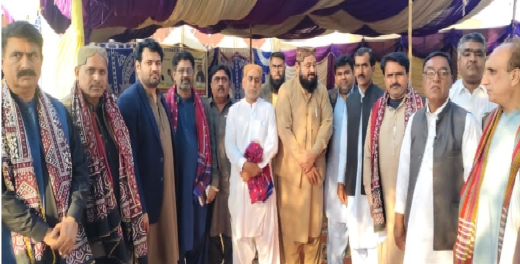 ھڱورجا ۾ اڳوڻي ڊي اي او خيرپور پروفيسر عبدالسميع ڀنڀرو ۽ استاد نياز دايو جي مان ۾ تقريب