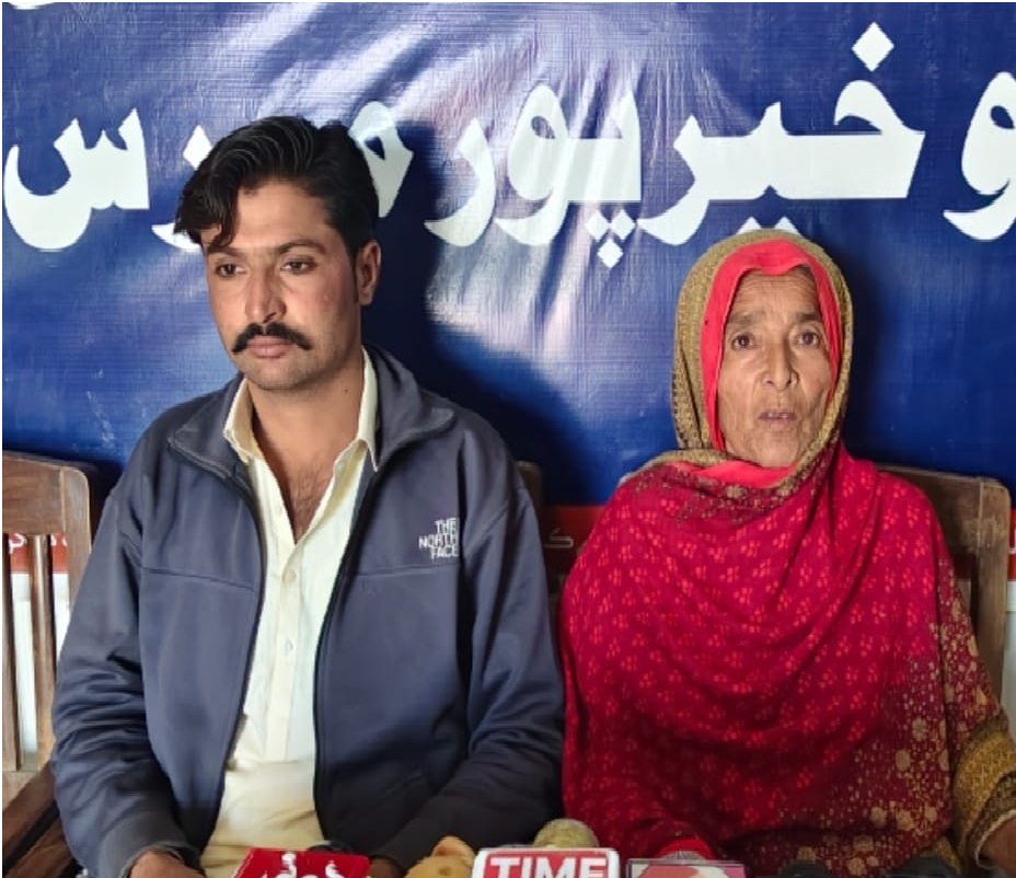 هڱورجا ۾ ڳوٺ نهال خان سولنگي واسي عورت جو پٽ سميت احتجاج