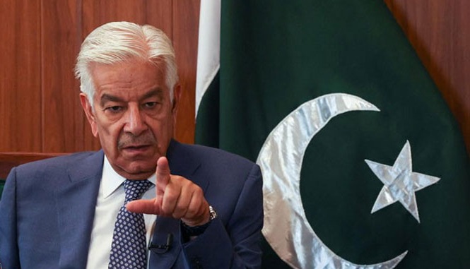 پاکستان افغانستان میں فضائی کارروائیوں سے گریز نہیں کرے گا: خواجہ آصف