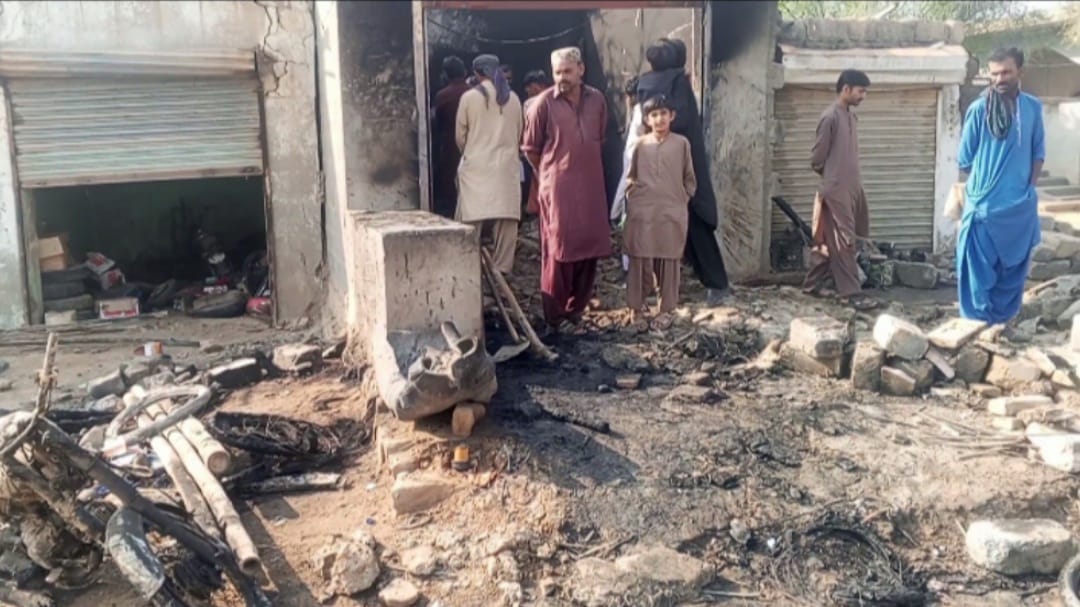 جھرڪ ۾ موٽر سائيڪل ريپئرنگ ۽ اسپئرپارٽس جي دڪان کي، لکين رپين جو نقصان