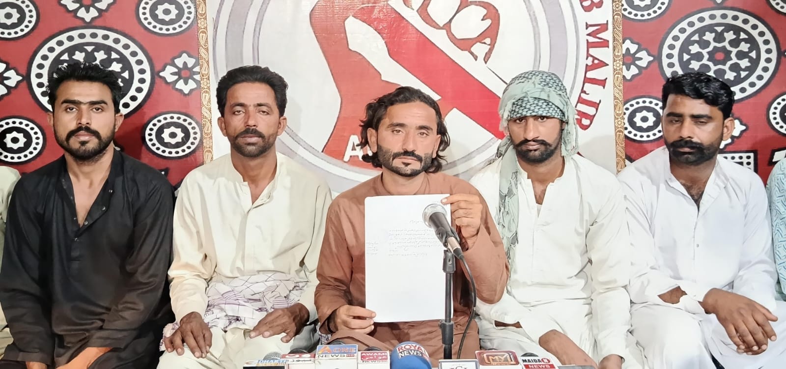 ملير ۾ ڳوٺ ڌڻي پرتو واسين جو بااثرن خلاف احتجاج