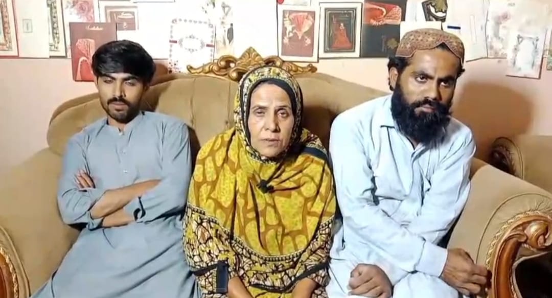 ملير ۾ ميمڻ ڳوٺ واسڻ عورت جو پٽن سميت احتجاج