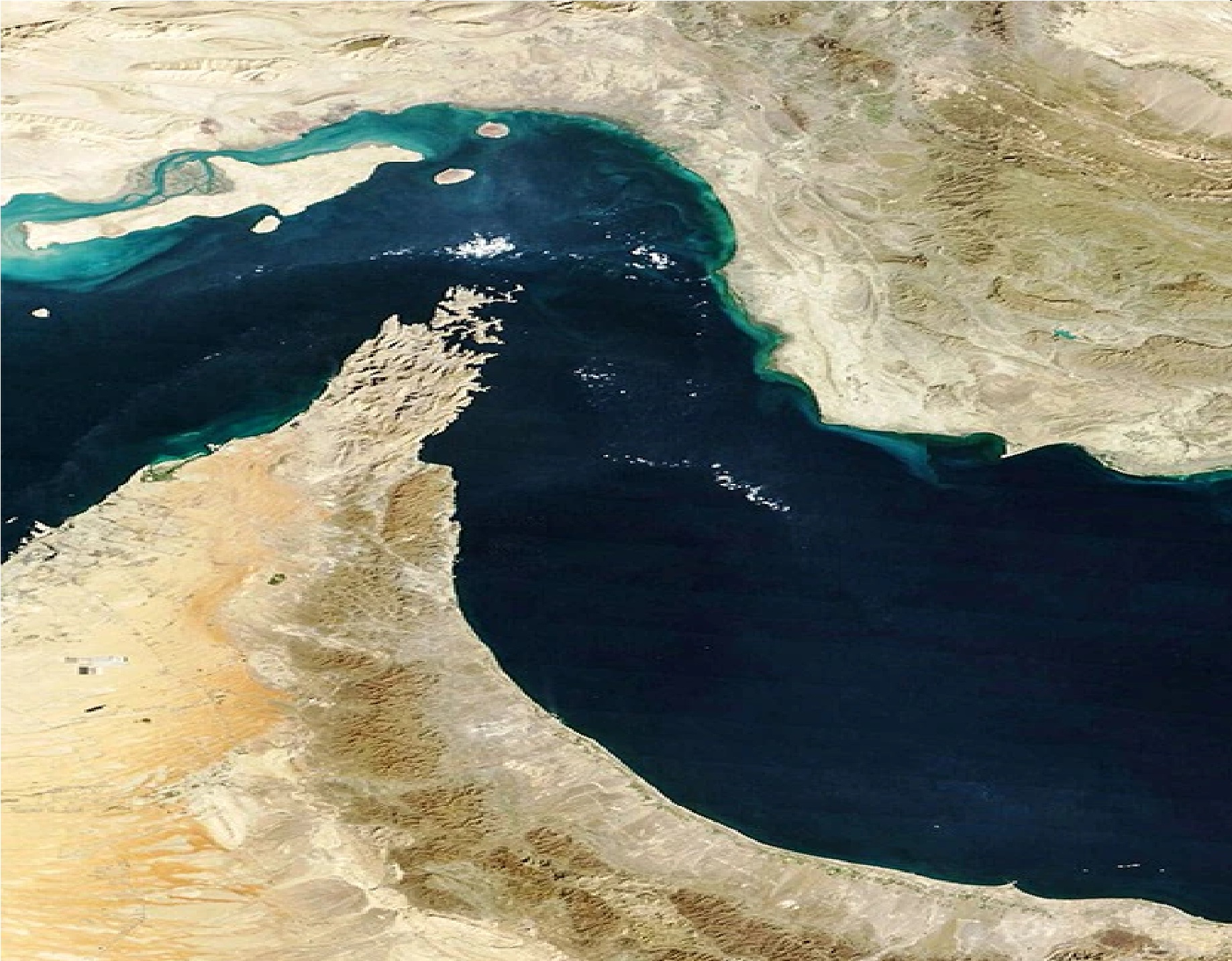 آبنائے ہرمز سے تیل کا ایک قطرہ بھی گزرنے نہیں دیں گے: پاسدارانِ انقلاب