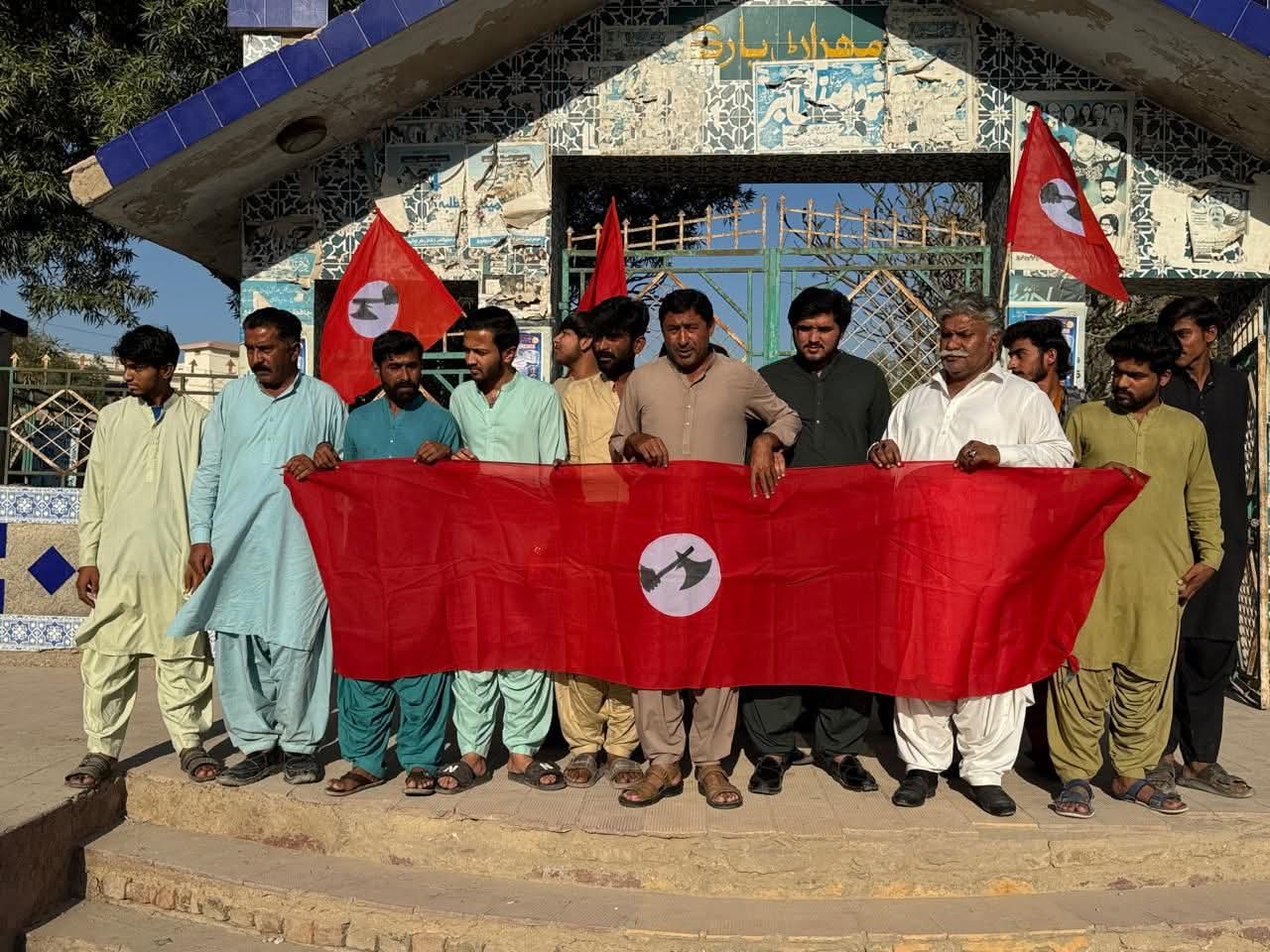 نوشهروفيروز ۾ جسقم پڊعيدن جي ڪارڪنن تي پوليس تشدد خلاف احتجاج