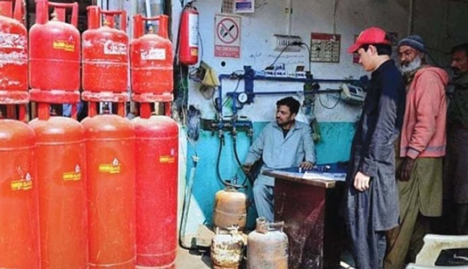 ایل پی جی 350 روپے کلو ہو گئی، روس یا عمان سے درآمد کا مطالبہ