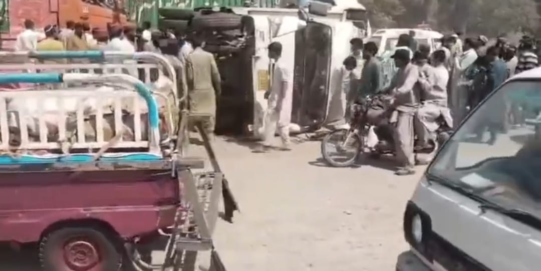 اسٽيل ٽائون موڙ ڀرسان نيشنل هاءِ وي تي غير قانوني ڪٽ هڻڻ  سبب  حادثا معمول بڻيل