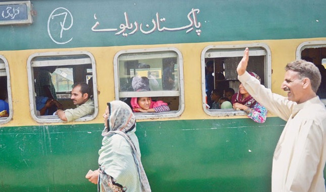 پاکستان ریلوے کی عید کے تین دنوں میں ریکارڈ کمائی، اعداد و شمار سامنے آگئے