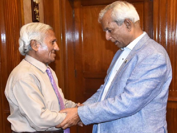 گورنر سندھ سے سینیئر سیاستدان سید نفیس حیدر کی ملاقات،باہمی دلچسپی امور پر تبادلہ خیال