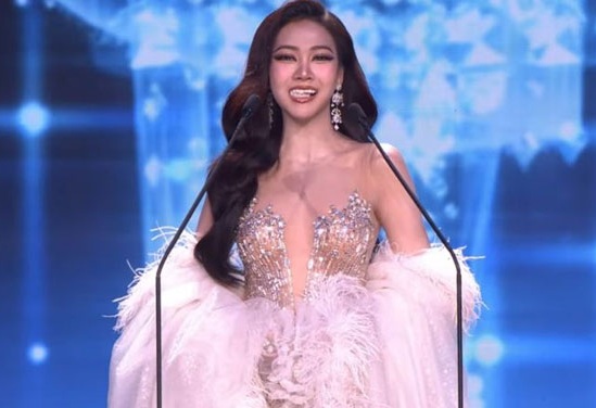 حسن کے مقابلے کے دوران امیدوار کے نقلی دانت گر گئے، ویڈیو وائرل