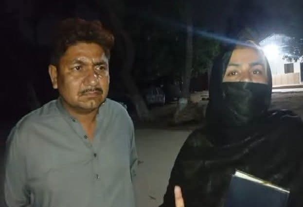 گلشن حديد مان گم ٿيل طيبه جي امڙ اڌ رات جو پاڪ ڪتاب کڻي ٿاڻي تي پهچي وئي