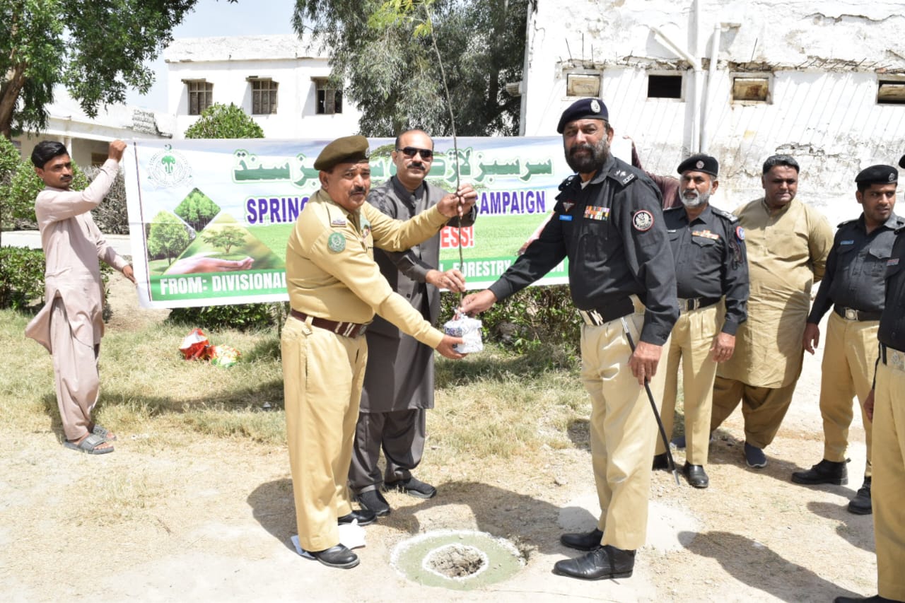 لاڙڪاڻي جي پوليس ٽريننگ اسڪول ۾ ٻوٽا پوکي وڻڪاري مهم جو آغاز