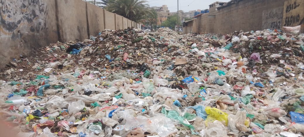 ملير ۾ صفائي جو ناقص نظام، ڪچري جي ڍيرن سبب شهري زندگي عذاب بڻجي وئي