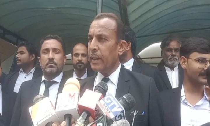 سجاول ۾ بار ايسوسيئيشن طرفان پئٽرول ۽ ڊيزل جي اگهن ۾ واڌ خلاف احتجاج