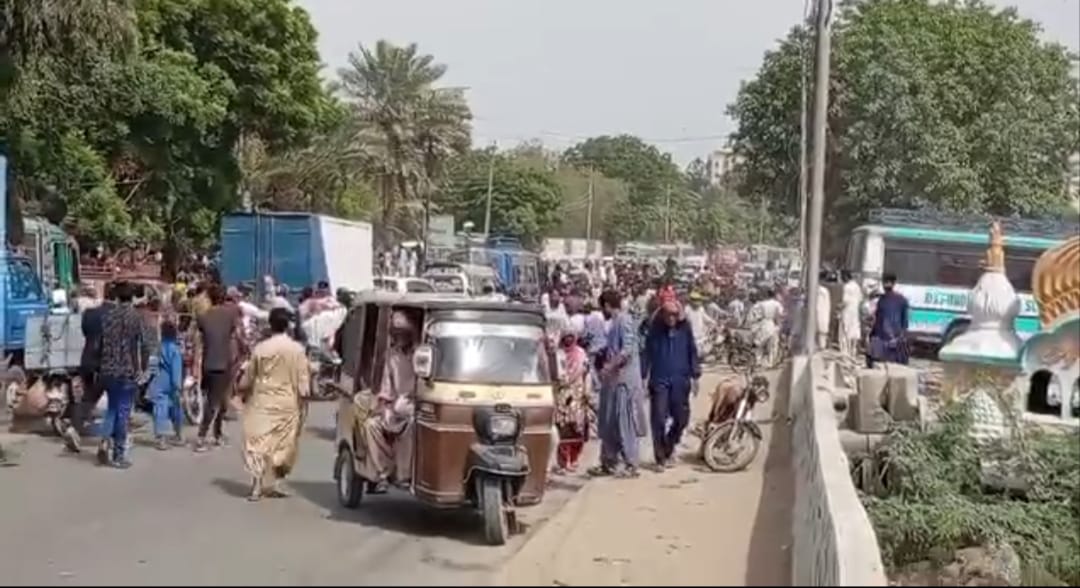 ملير ۾ گئس جي بندش خلاف شهري روڊن تي نڪري آيا، قومي شاهراهه بلاڪ