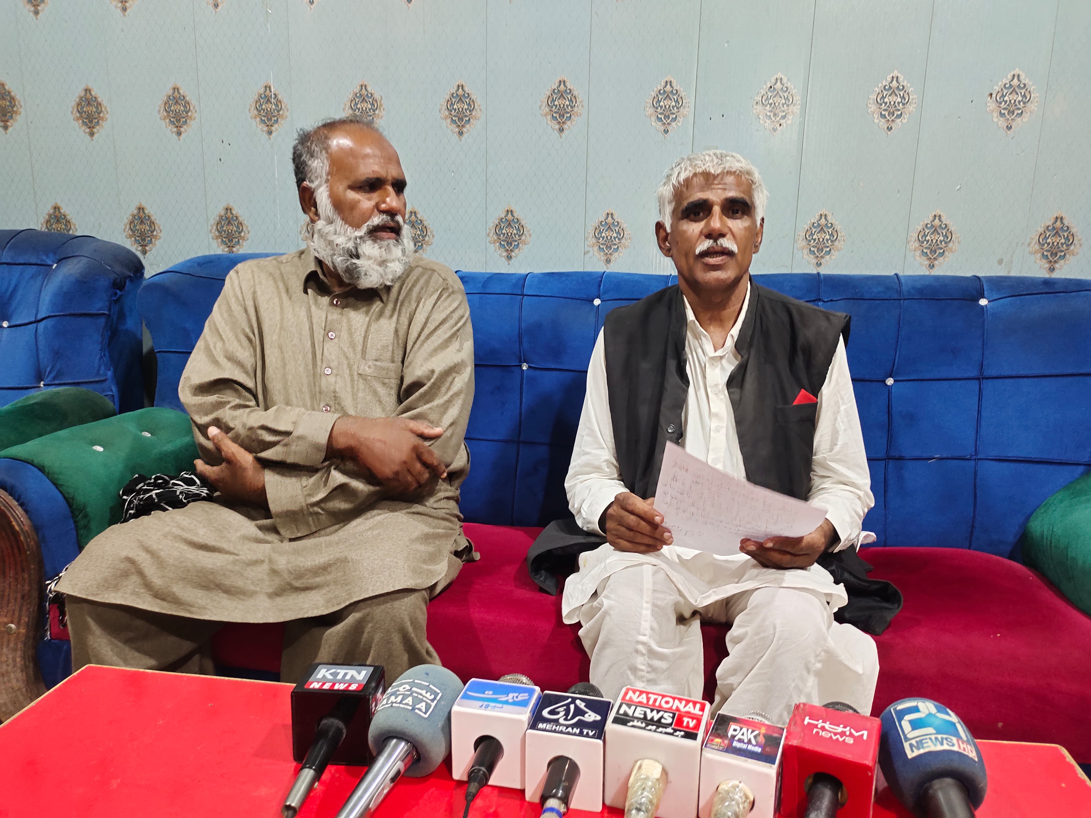 نوشهروفيروز ۾ وڪيل جو ڀاءُ سميت احتجاجي مظاهرو