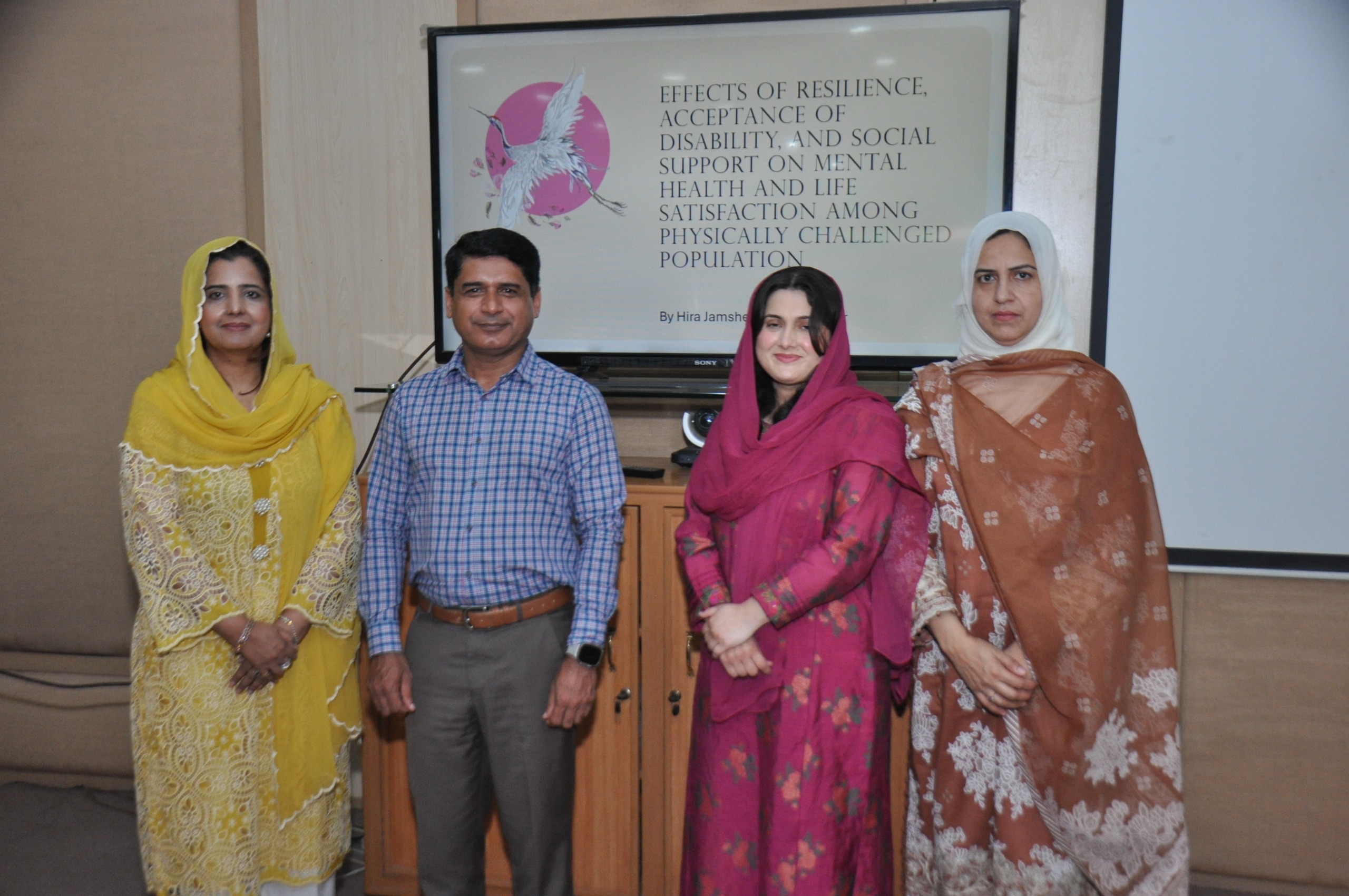 حرا جمشید نے کامیابی کے ساتھ اپنے پی ایچ ڈی مقالے کا کامیاب دفاع کیا