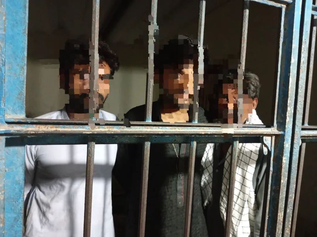 بن قاسم ٽائون پوليس جي ڪارروائي، منشيات فروشي ۾ ملوث 3 جوابدار گرفتار